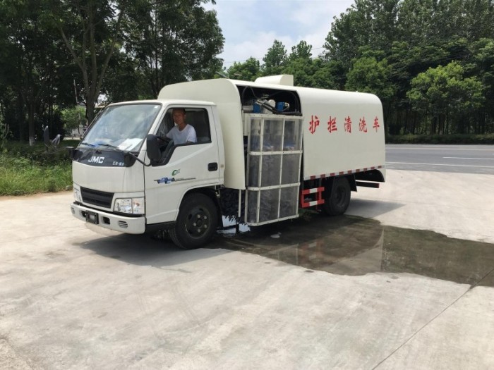 江铃城市护栏清洗车